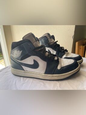 Nike Air Jordan 1 Hightop Navy Blue and White Men's Sneakers size 9.5